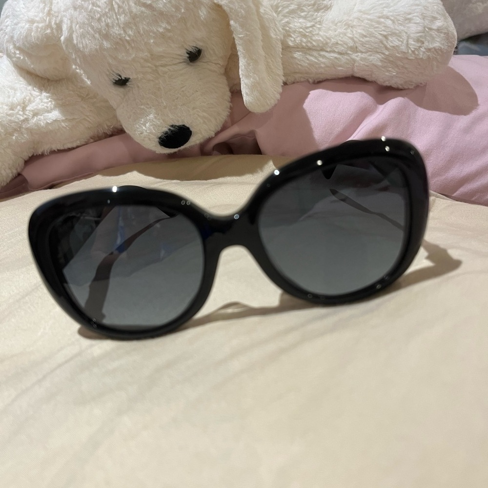 Gucci Elegant Black Sunglasses